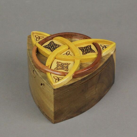 Triquetra Celtic Knots Hand Crafted Wooden Trinket/Puzzle Box - Picture 4 of 5